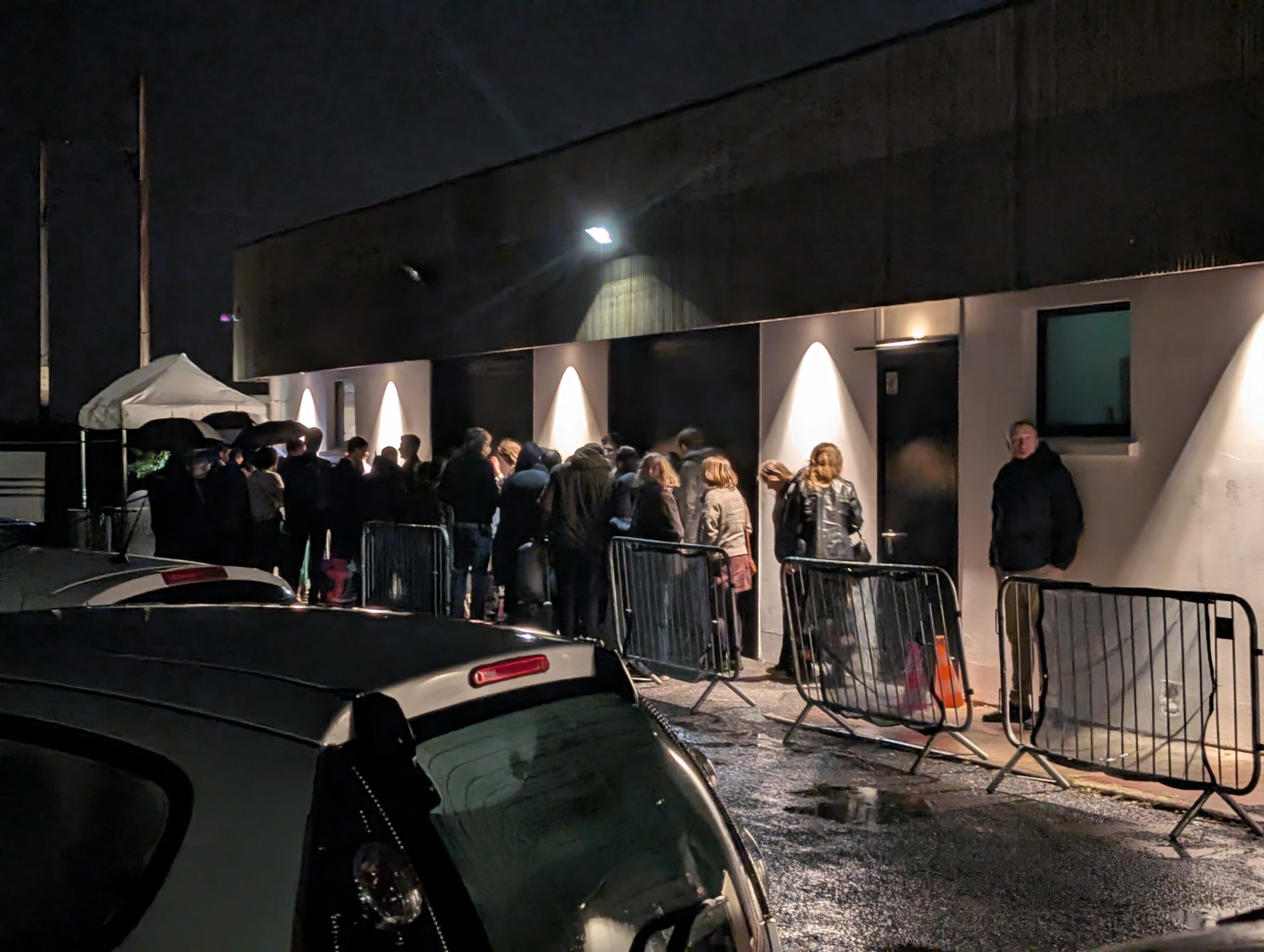 PXL_20251205_214559749