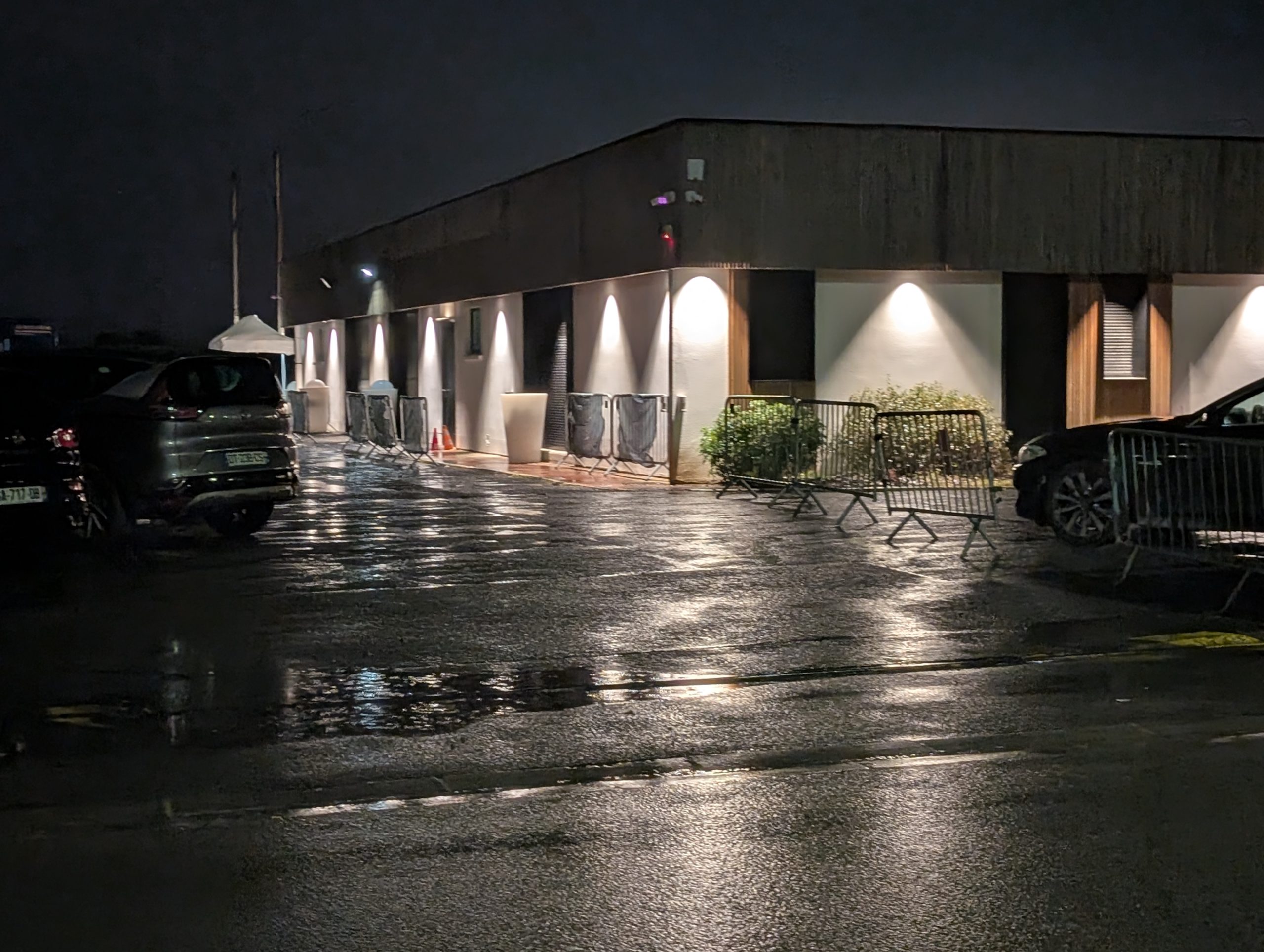 PXL_20251205_232204147